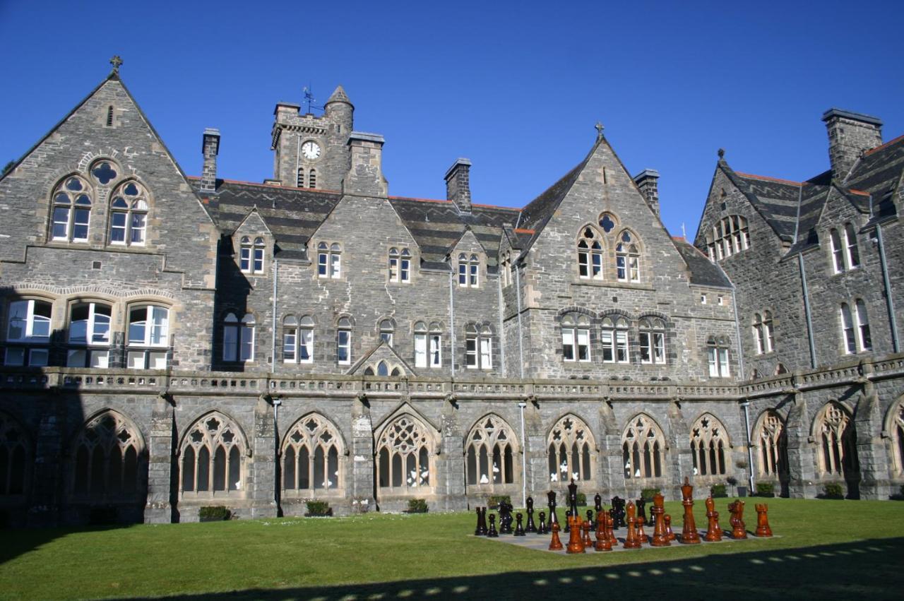 Loch Ness Moat House Apartments Fort Augustus Exterior photo